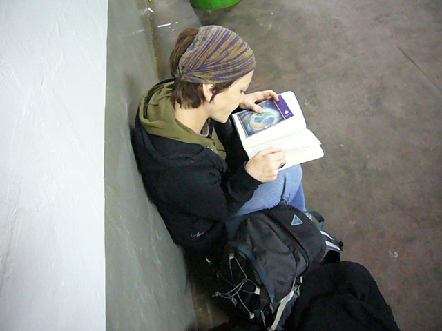 Waiting (endlessly) for the bus to Arequipa